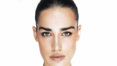 La copertina di Primo, album di esordio di Clara 