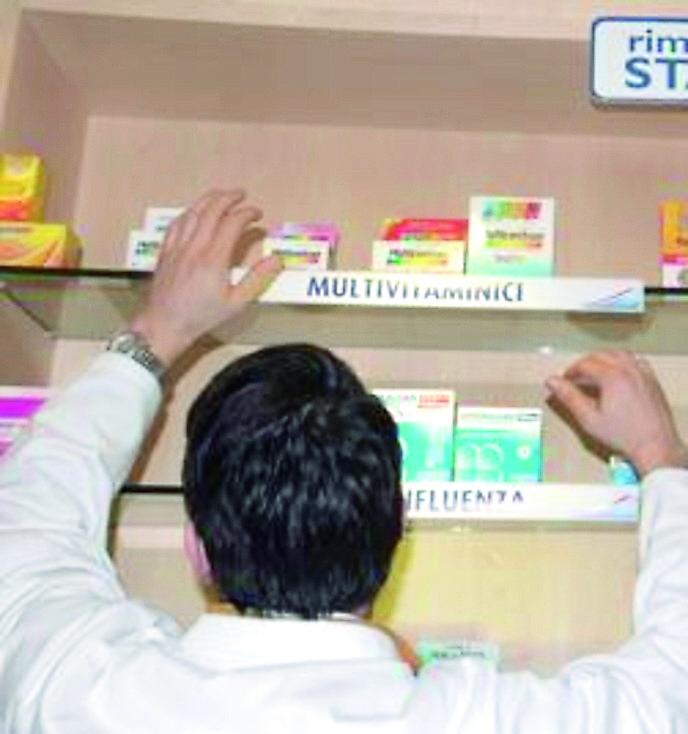 «Stipendi bassi e tanto lavoro», la fuga dei farmacisti