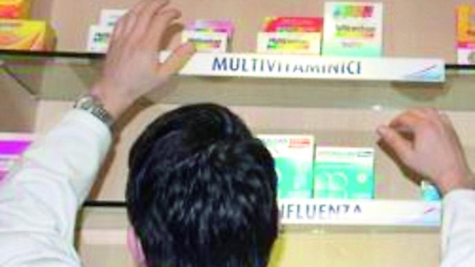 «Stipendi bassi e tanto lavoro», la fuga dei farmacisti