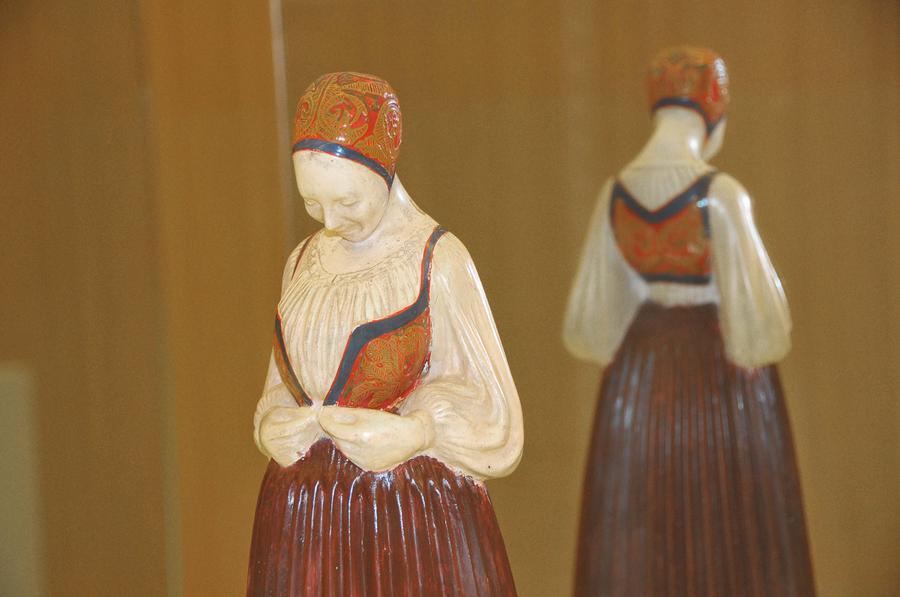 
	"La sposina" di Francesco Ciusa

