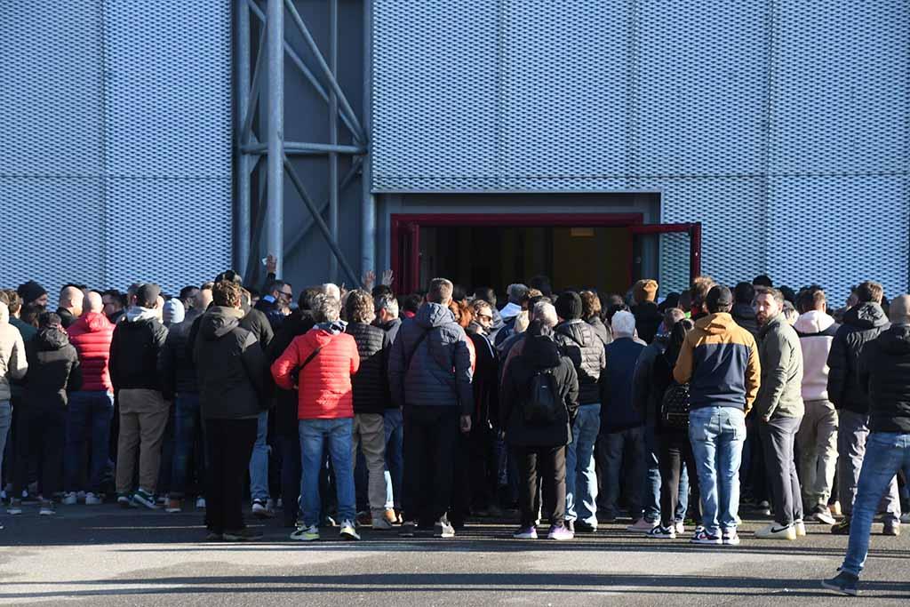 A destra l’ingresso al Palazzetto (foto Cuffaro)