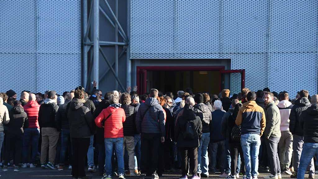 A destra l’ingresso al Palazzetto (foto Cuffaro)