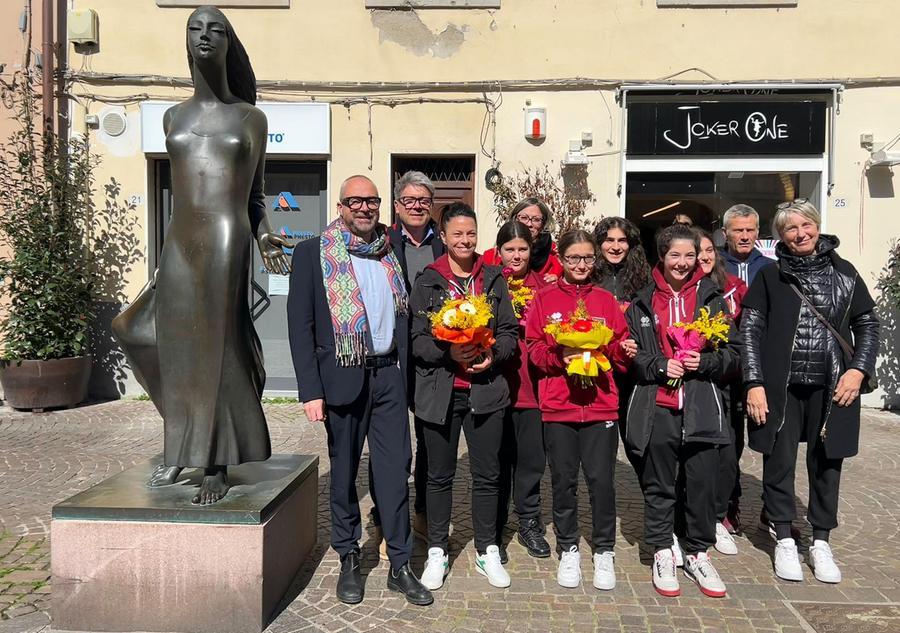 
	Un momento dell&rsquo;incontro organizzato dal Comune per celebrare Iannella e altre esponenti del Pontedera femminile alla vigilia della festa della donna (foto Silvi)

