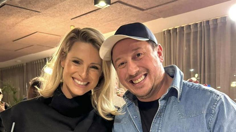 Michelle Hunziker con Tommaso Mazzanti (foto all'Antico Vinaio)