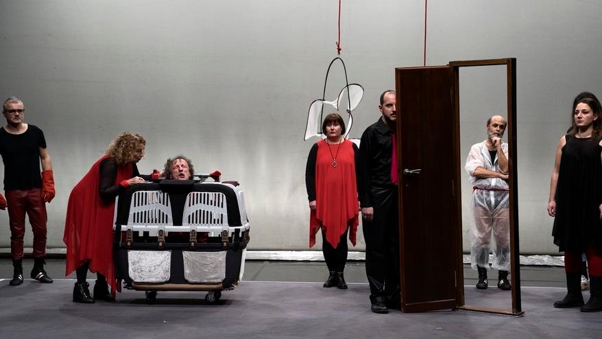 Hybris, una porta che sbatte e la deriva dell’essere umano