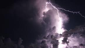 Meteo in Toscana, pioggia e temporali: una domenica da allerta, la previsione