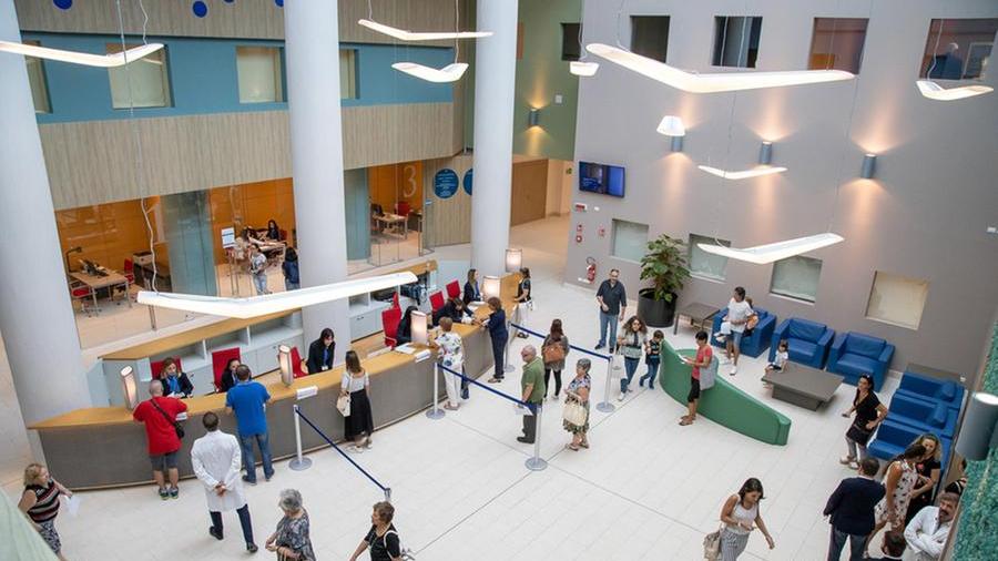 La hall d'ingresso dell'ospedale che ospiterà i concerti