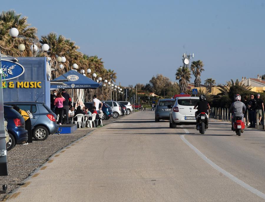 
	Il lungomare&nbsp;tra Mandriola e Putzu Idu prevede numerosi parcheggi a pagamento

