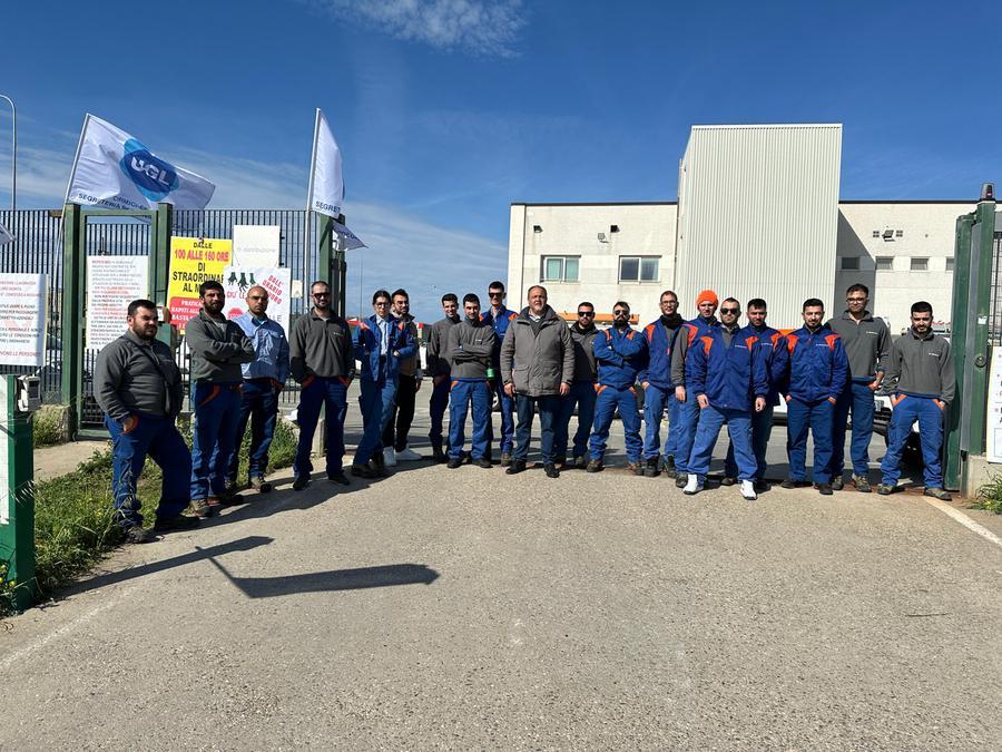 
	Il sit in degli operai Ugl davanti alla sede di E-Energia a Oristano

