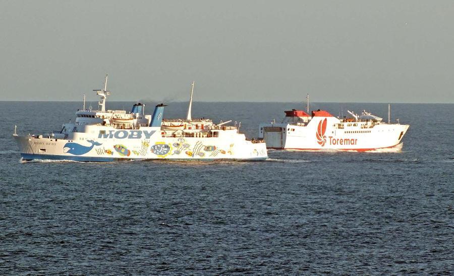 
	Due traghetti di Toremar e Moby

