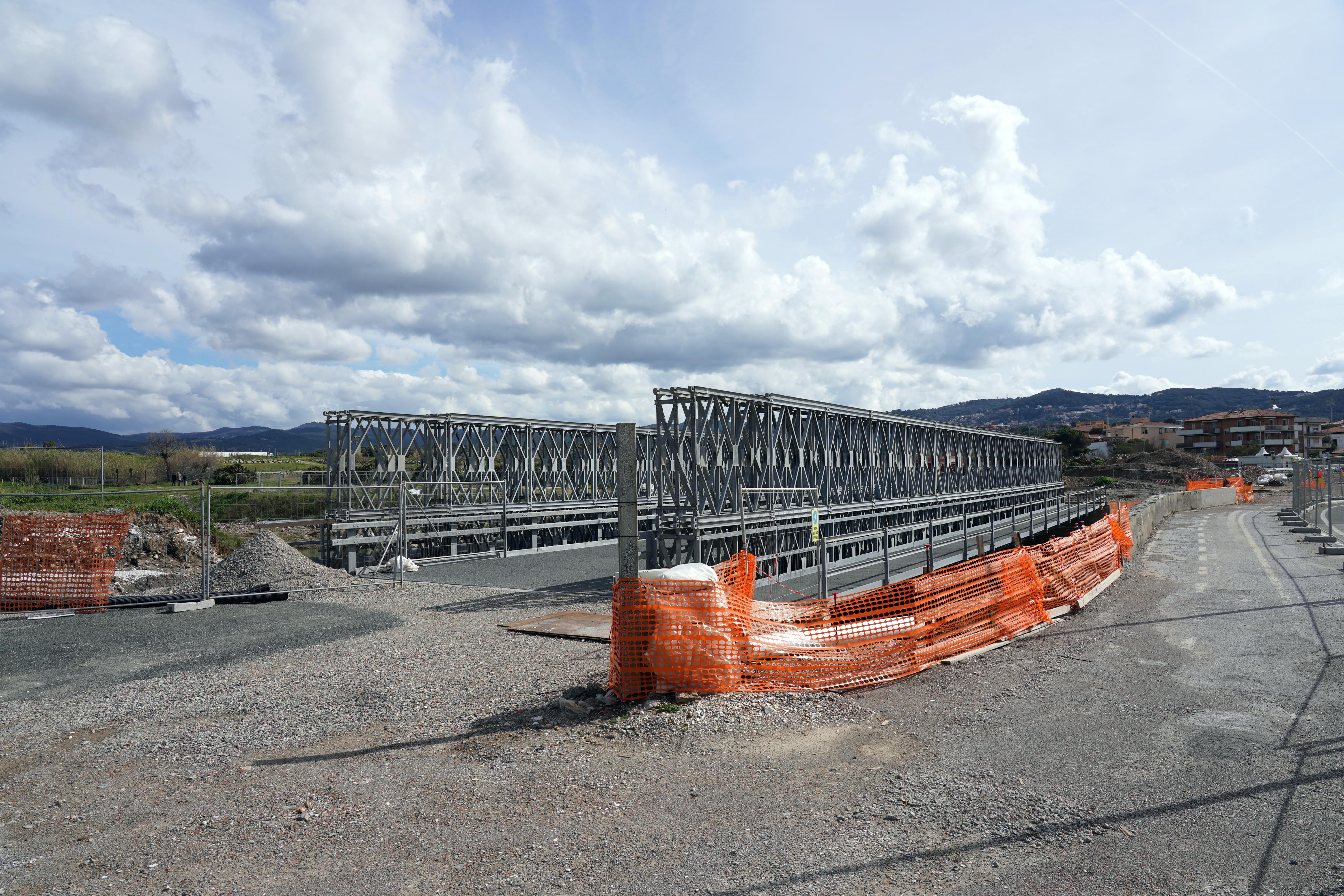 Foto scattata venerdì mattina all’altezza del cantiere dei Tre Ponti, tra la Rotonda di Ardenza e il viale di Antignano (foto Franco Silvi)