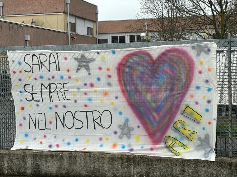 Le lacrime del nonno di Arianna: «Non riusciamo a spiegarci perché»