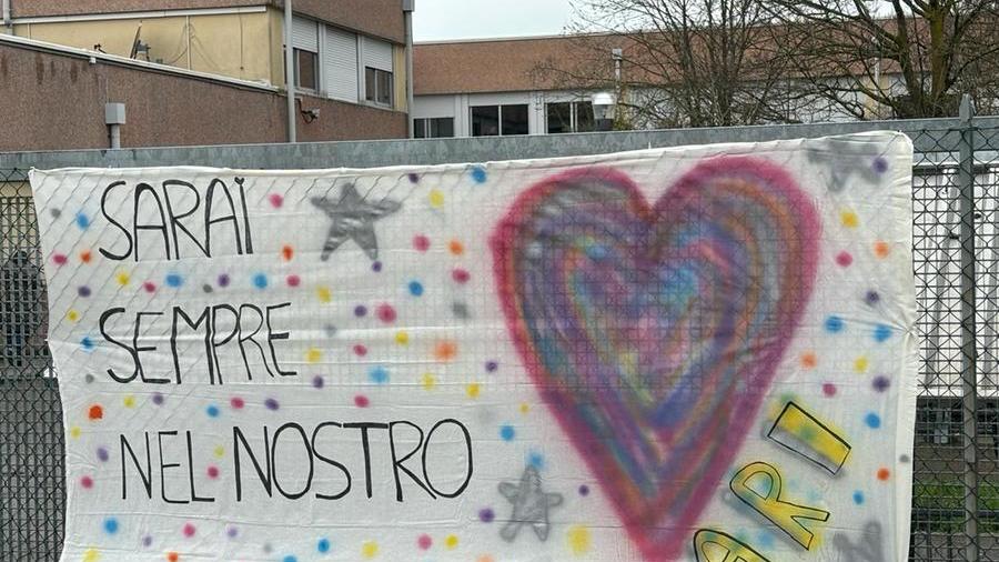 Le lacrime del nonno di Arianna: «Non riusciamo a spiegarci perché»