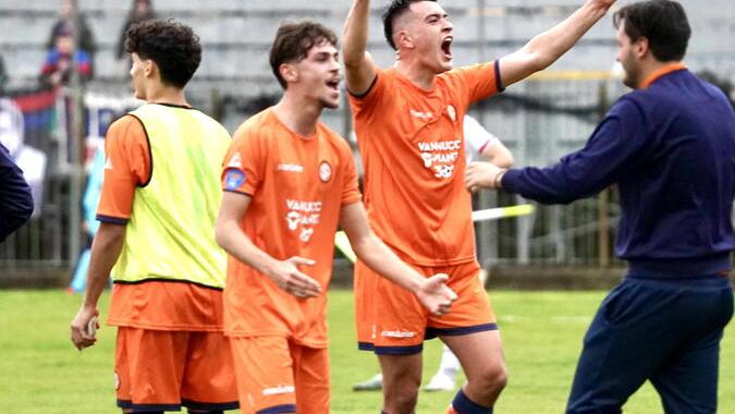 La festa dopo il gol che si rivelerà decisivo (foto Nucci)