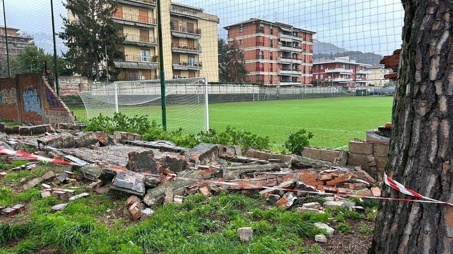 
	Il crollo del muro (foto Cuffaro)

