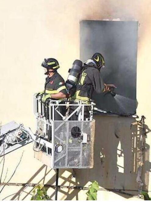 Carrara, per l'incendio di via Pucciarelli è prevista una super perizia<br>
