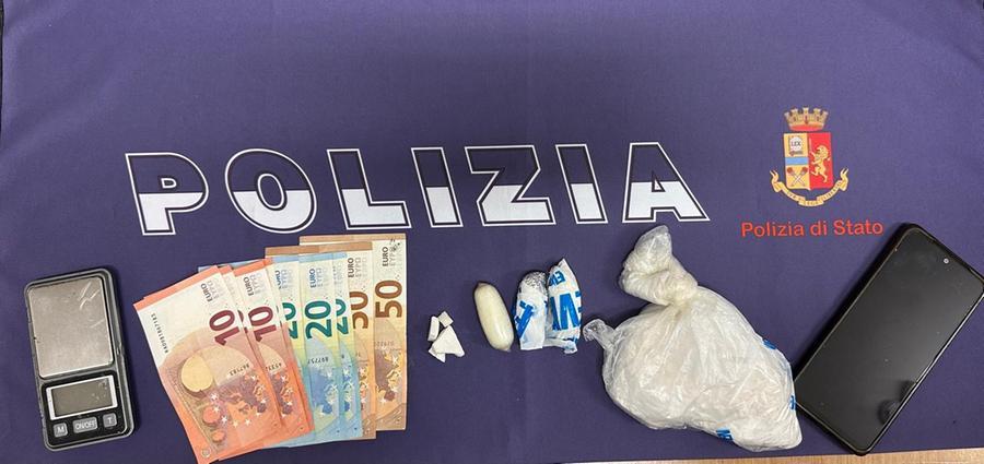 La polizia cerca uno spacciatore, trova anche un latitante per mafia