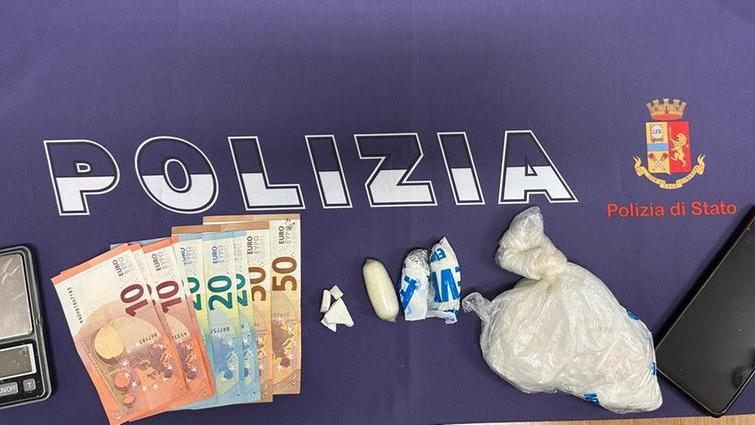 La polizia cerca uno spacciatore, trova anche un latitante per mafia