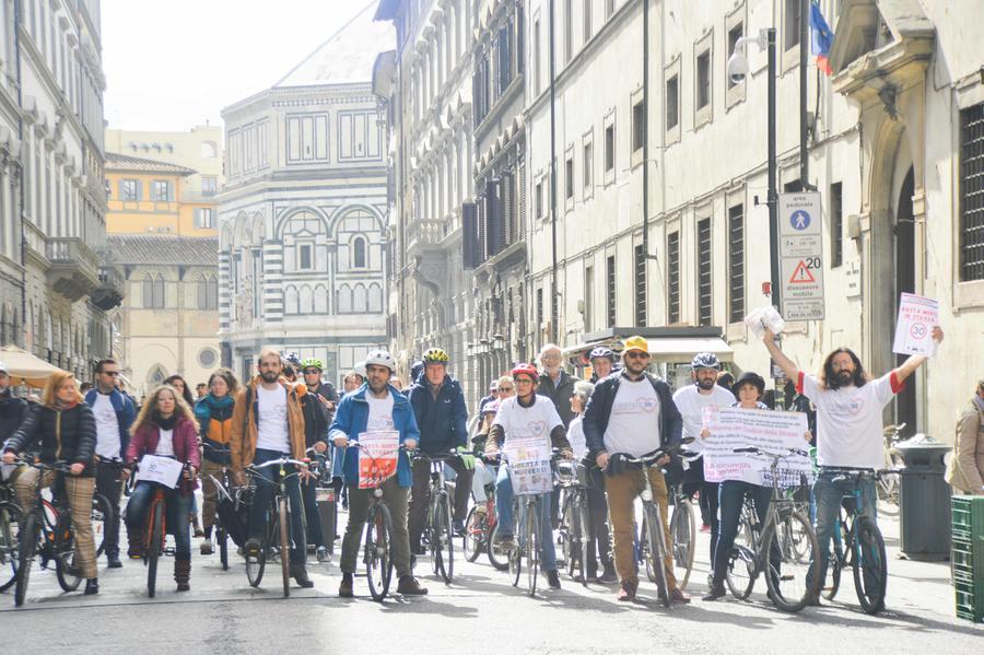 
	I manifestanti, ieri mattina, sono arrivati da piazza Alberti fino alla prefettura, in via Cavour a Firenze

