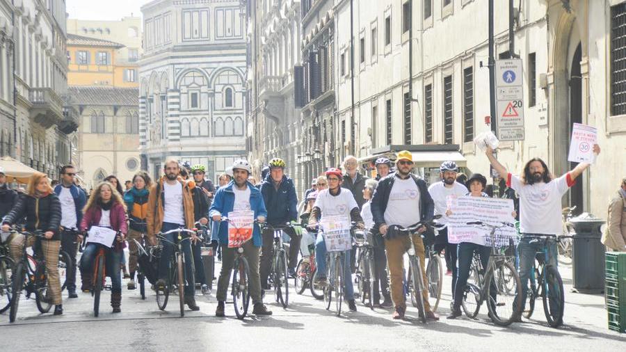 I manifestanti, ieri mattina, sono arrivati da piazza Alberti fino alla prefettura, in via Cavour a Firenze
