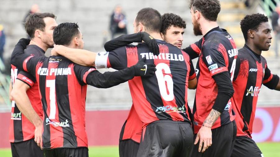 Lucchese, con l’Olbia tre punti verso la salvezza