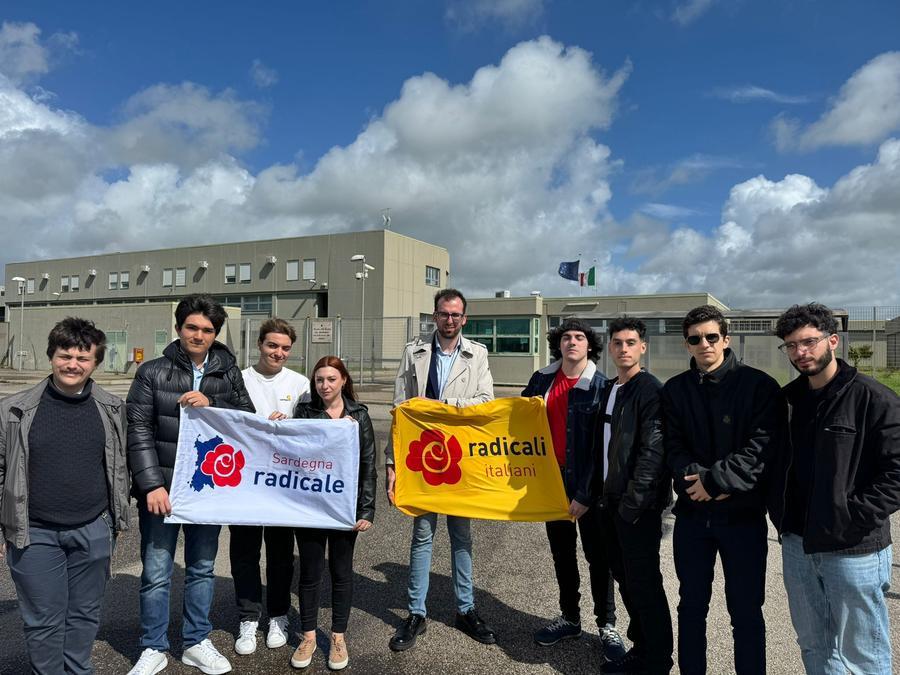 
	La delegazione dei Radicali Italiani in visita al carcere di Massama

