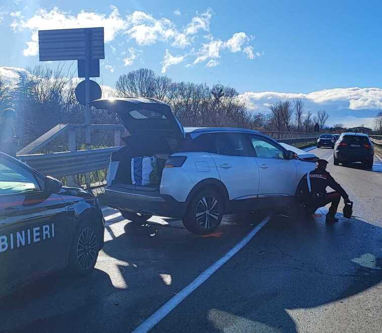 Incidente stradale a Ponte Enza, padre e figlia portati in ospedale