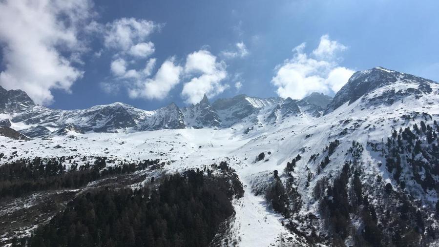 Cinque escursionisti morti sulle Alpi, si cerca un disperso