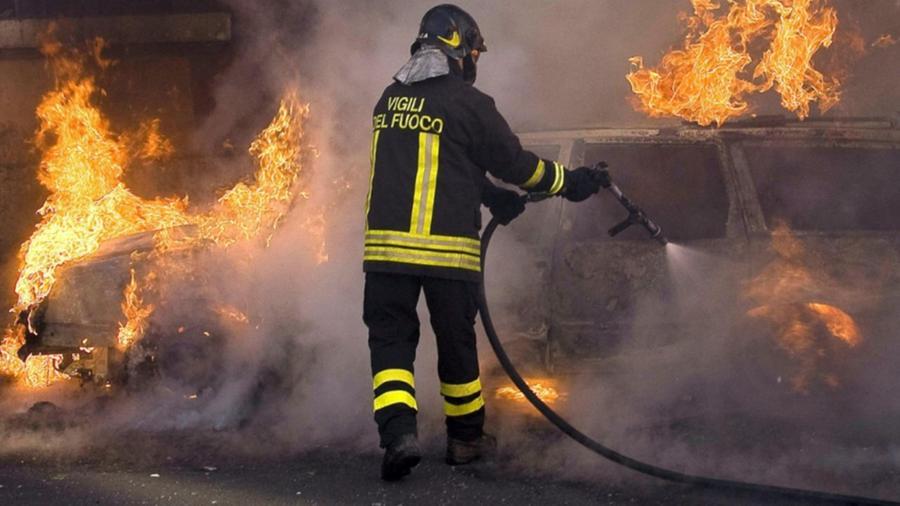 Empoli, mamma e figlia salvate dall’incendio in casa dal vicino coraggioso