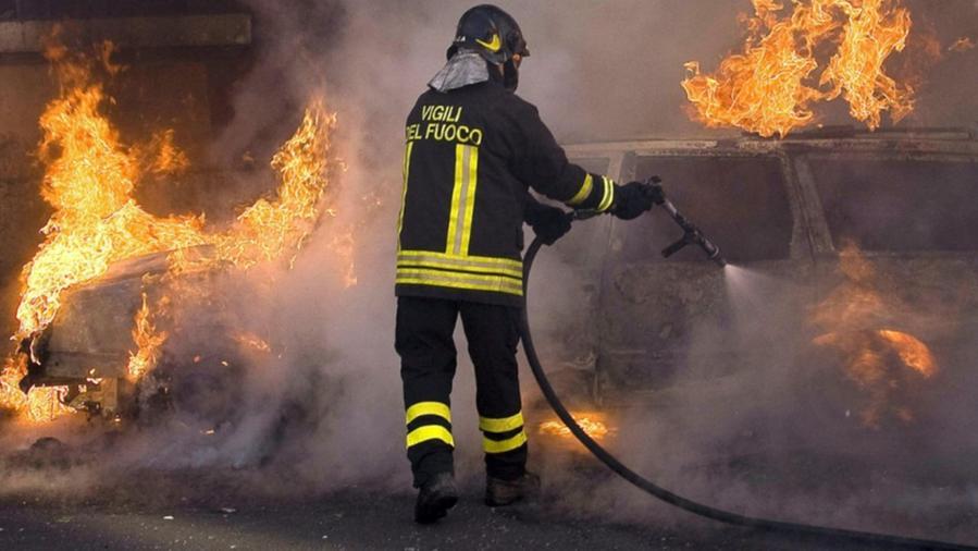 Empoli, mamma e figlia salvate dall’incendio in casa dal vicino coraggioso