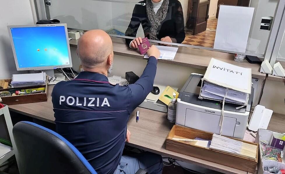 Lucca, in questura disponibili 135 posti al giorno per i passaporti<br>
