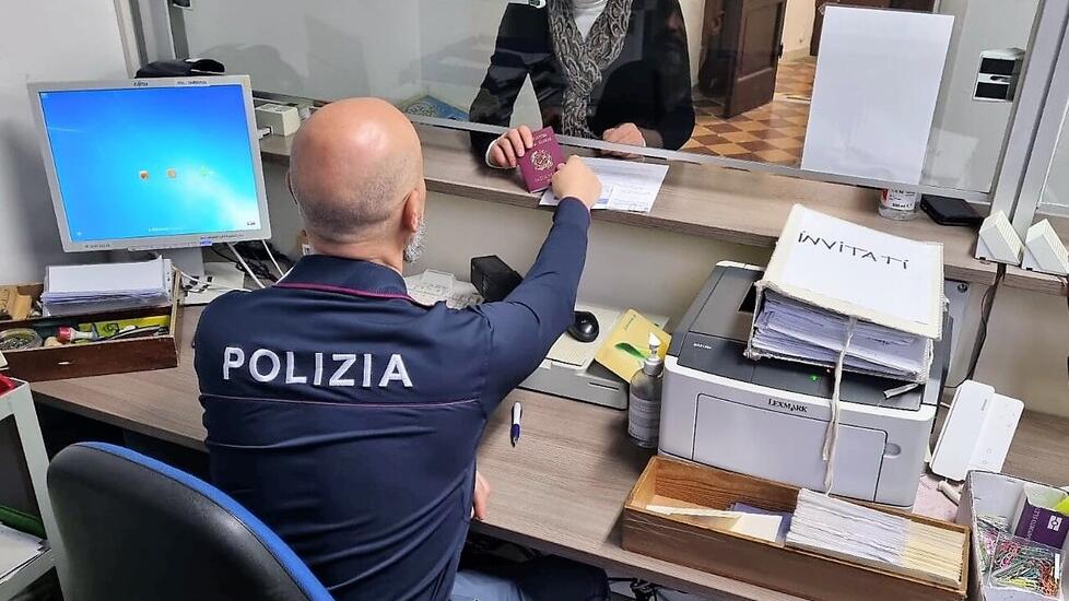 Lucca, in questura disponibili 135 posti al giorno per i passaporti<br>
