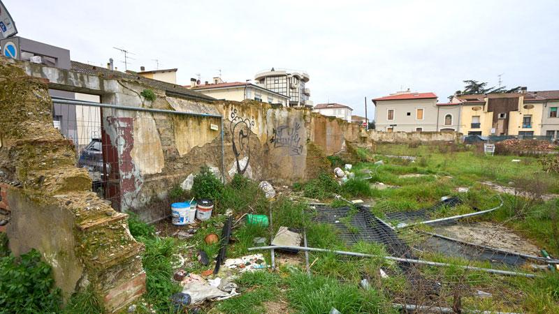 
	Degrado urbano a Empoli, dove sorgeva l&rsquo;ex Vitrum

