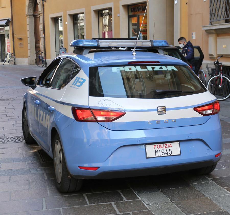 La collaboratrice domestica ruba gioielli per 8mila euro a un’anziana