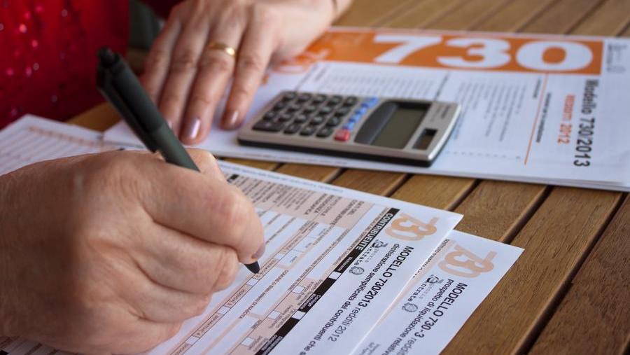 Tasse e modello 730, debutta la dichiarazione semplificata: ecco come cambia e i vantaggi