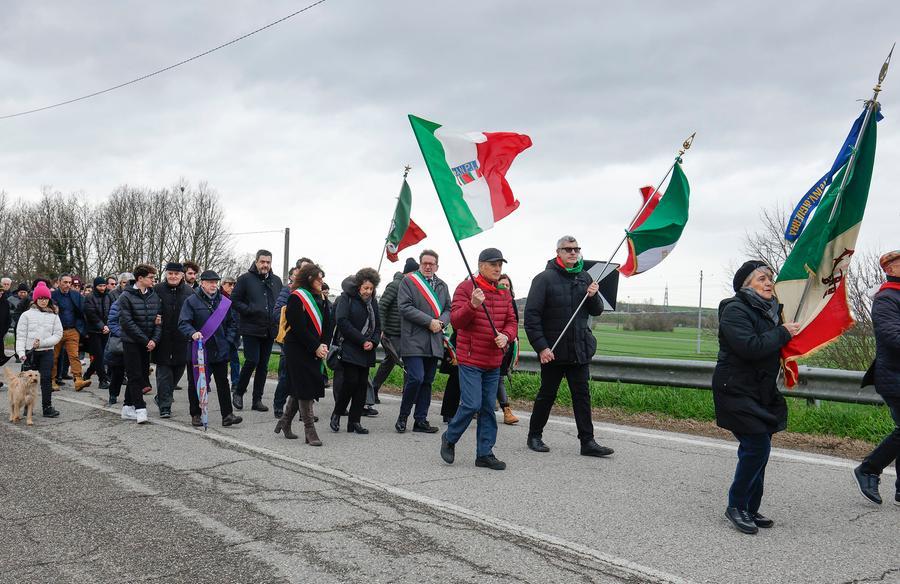 Modena, l’eccidio di Navicello scuote le coscienze: «Contro ogni guerra»