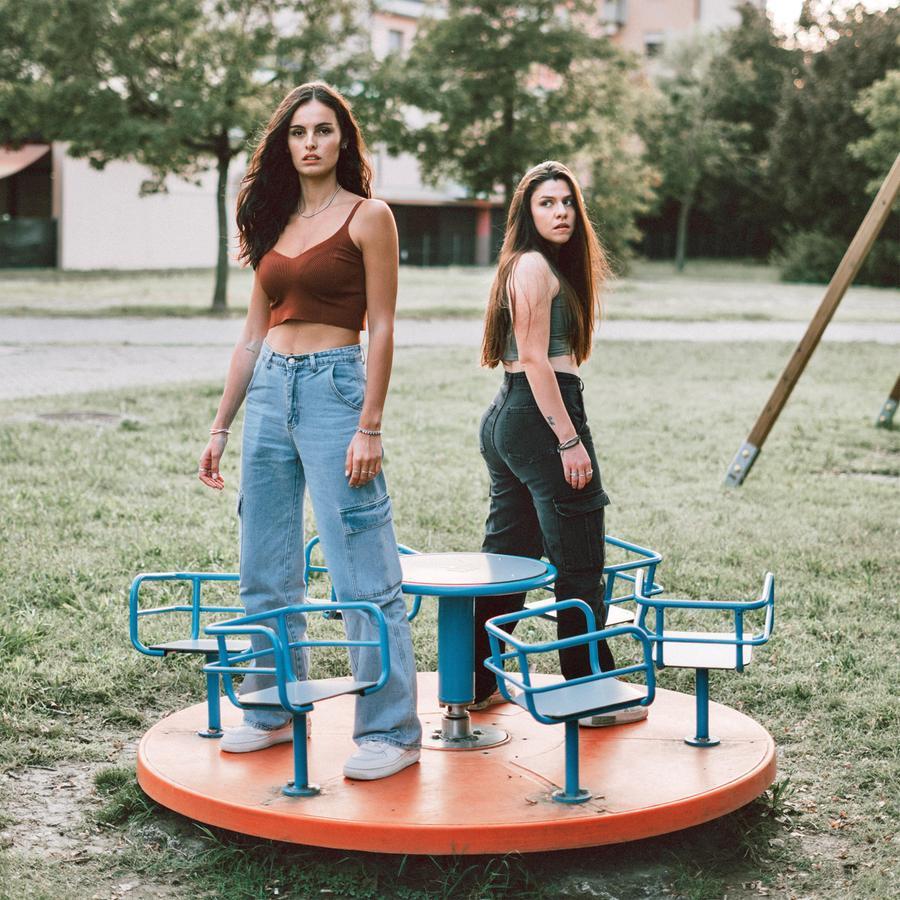 Si alza la musica con le Opposite: «Dentro di noi una cicatrice»