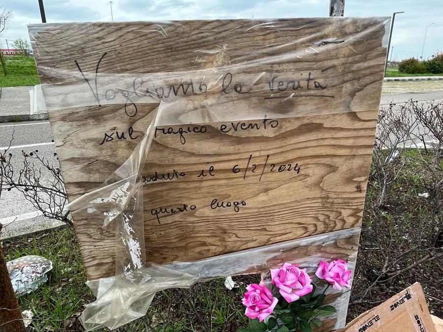 Ferrara, bruciati nel camper: «Vogliamo la verità»