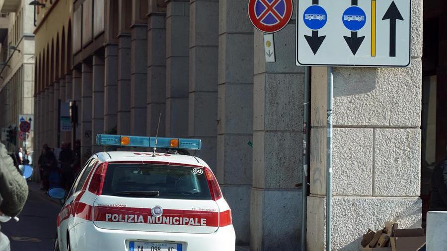 LIVORNO- via Grande- lavori- polizia municipale