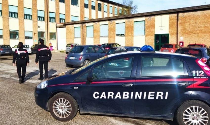 Lido Estensi, tentato furto a scuola: arrestato un ventenne