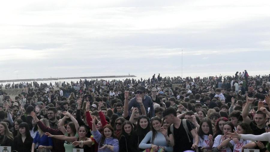 In migliaia a Viareggio per i 100 giorni dalla maturità