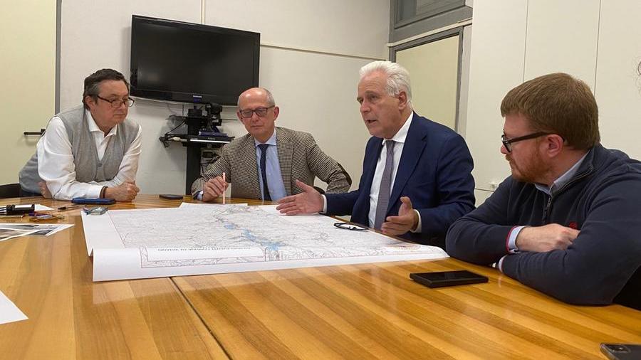 Il presidente Eugenio Giani insieme ai sindaci di Vaiano e Vernio e all'assessore regionale Stefano Ciuoffo