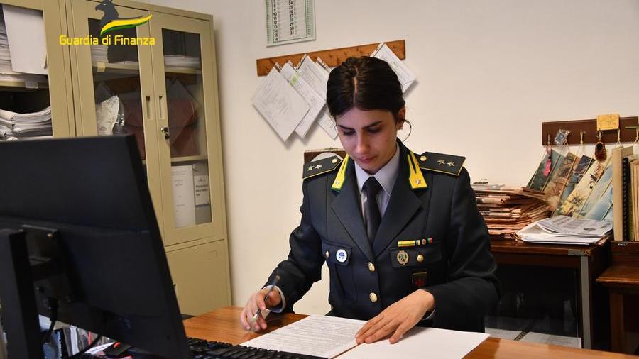 Livorno, intascavano il reddito di emergenza senza averne diritto: in 40 nei guai