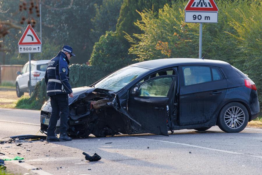 Tragico schianto a Cona, morto un uomo