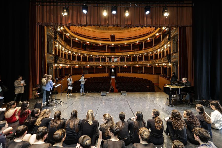 LA DIRETTA STREAMING Invivavoce: uniti contro la violenza di genere. Tutto esaurito stasera allo Storchi