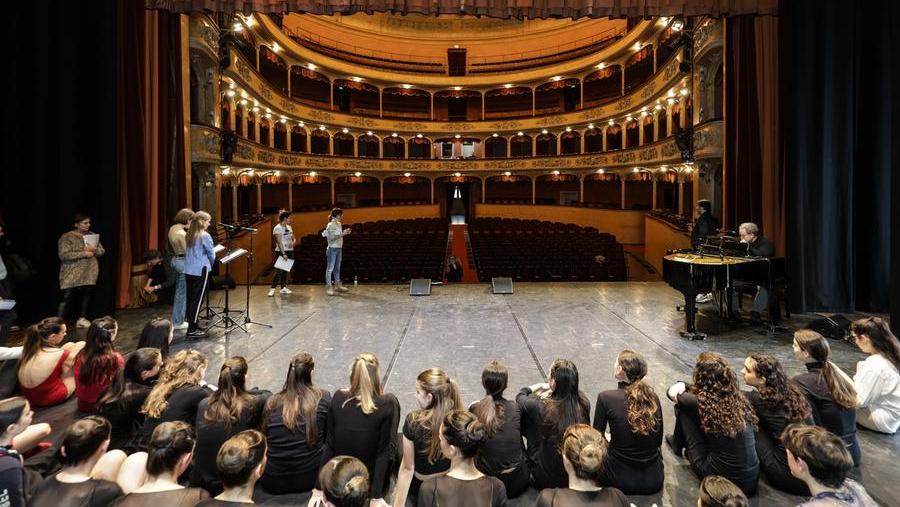 LA DIRETTA STREAMING Invivavoce: uniti contro la violenza di genere. Tutto esaurito stasera allo Storchi