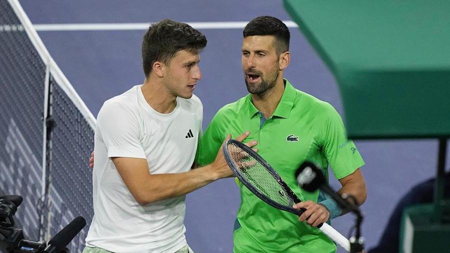 Impresa di Luca Nardi a Indian Wells: batte il numero uno al mondo Novak Djokovic e vola agli ottavi