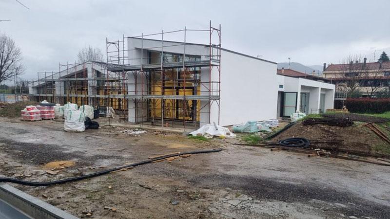 La ex mensa comunale di via Bellini: sono iniziati da pochi giorni i lavori per trasformare l’edificio in un asilo nido. Il termine di consegna è di un anno: nell’anno educativo ’25/26 il nido sarà a disposizione delle famiglie