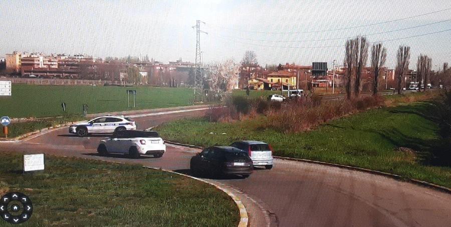 Carpi, scontro frontale tra auto: grave una donna