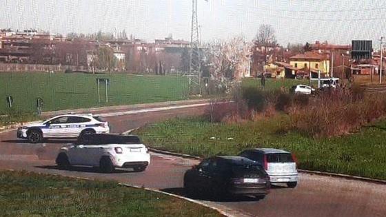 Carpi, scontro frontale tra auto: grave una donna